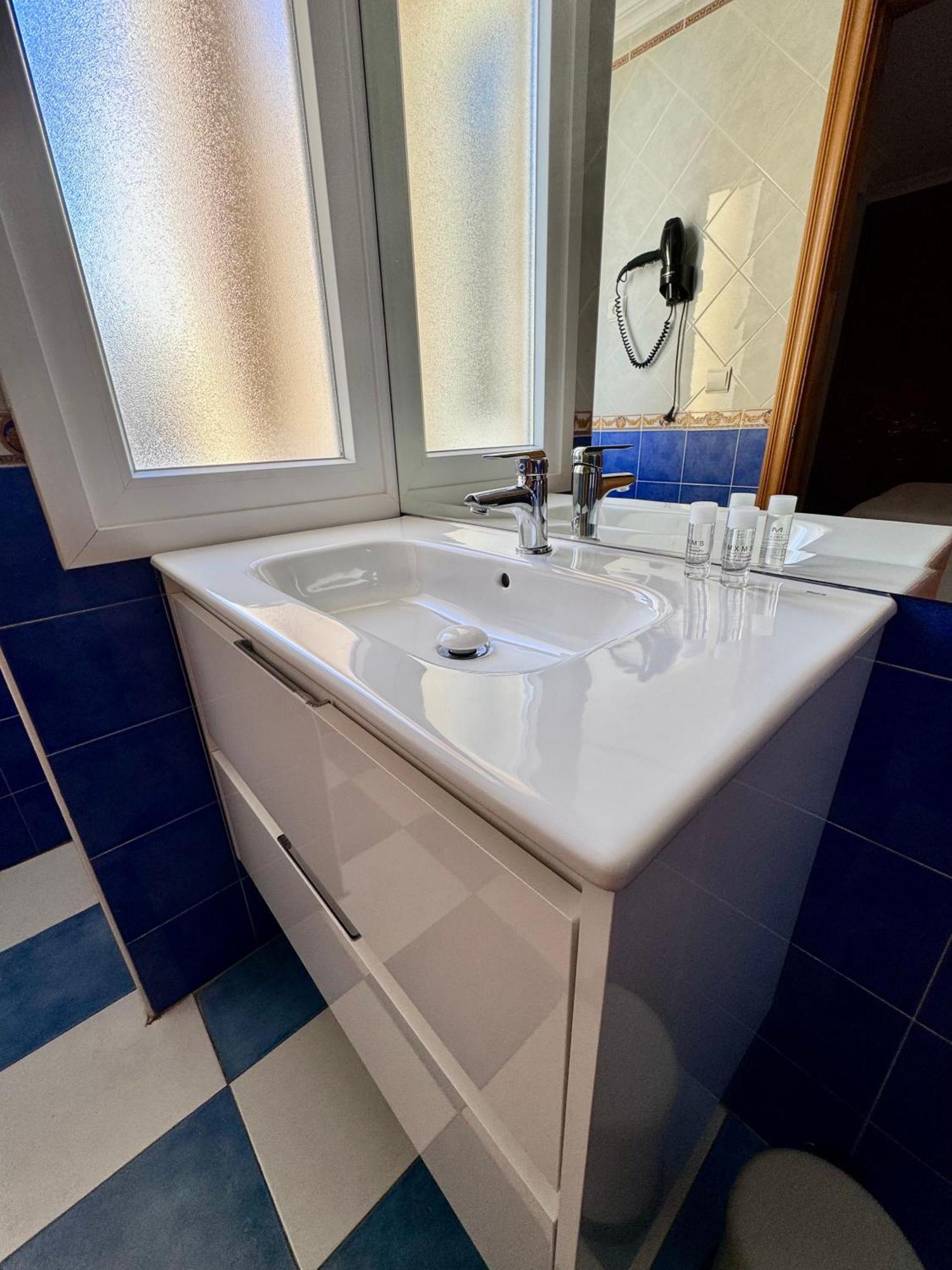 Apartamentos Nina De Oro Торремолинос Экстерьер фото